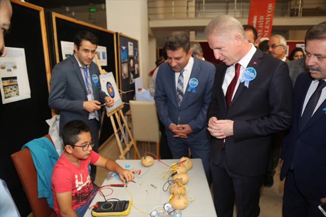 15 BİN KİŞİ GEZDİ