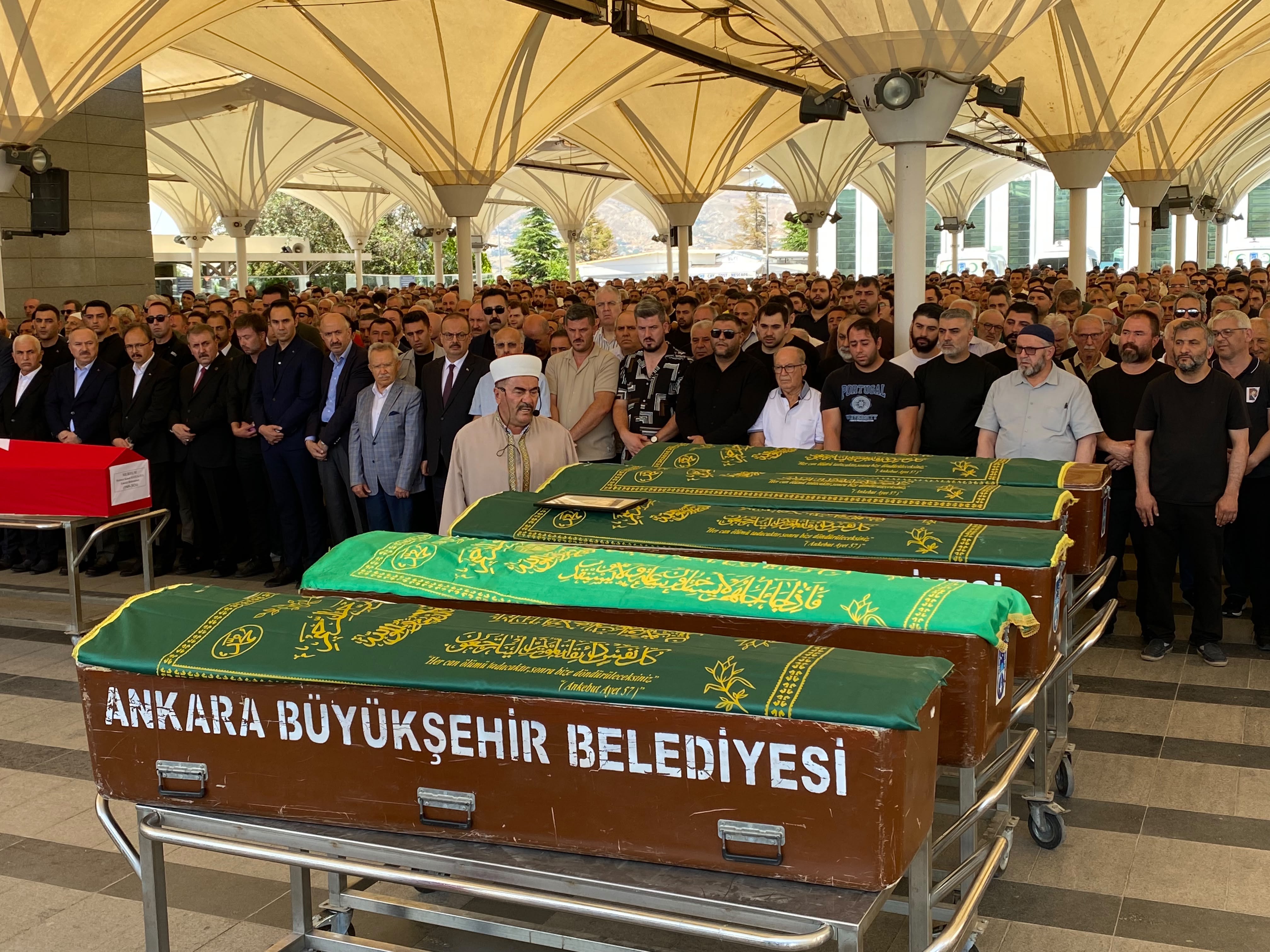 Babası tarafından öldürülen genç toprağa verildi