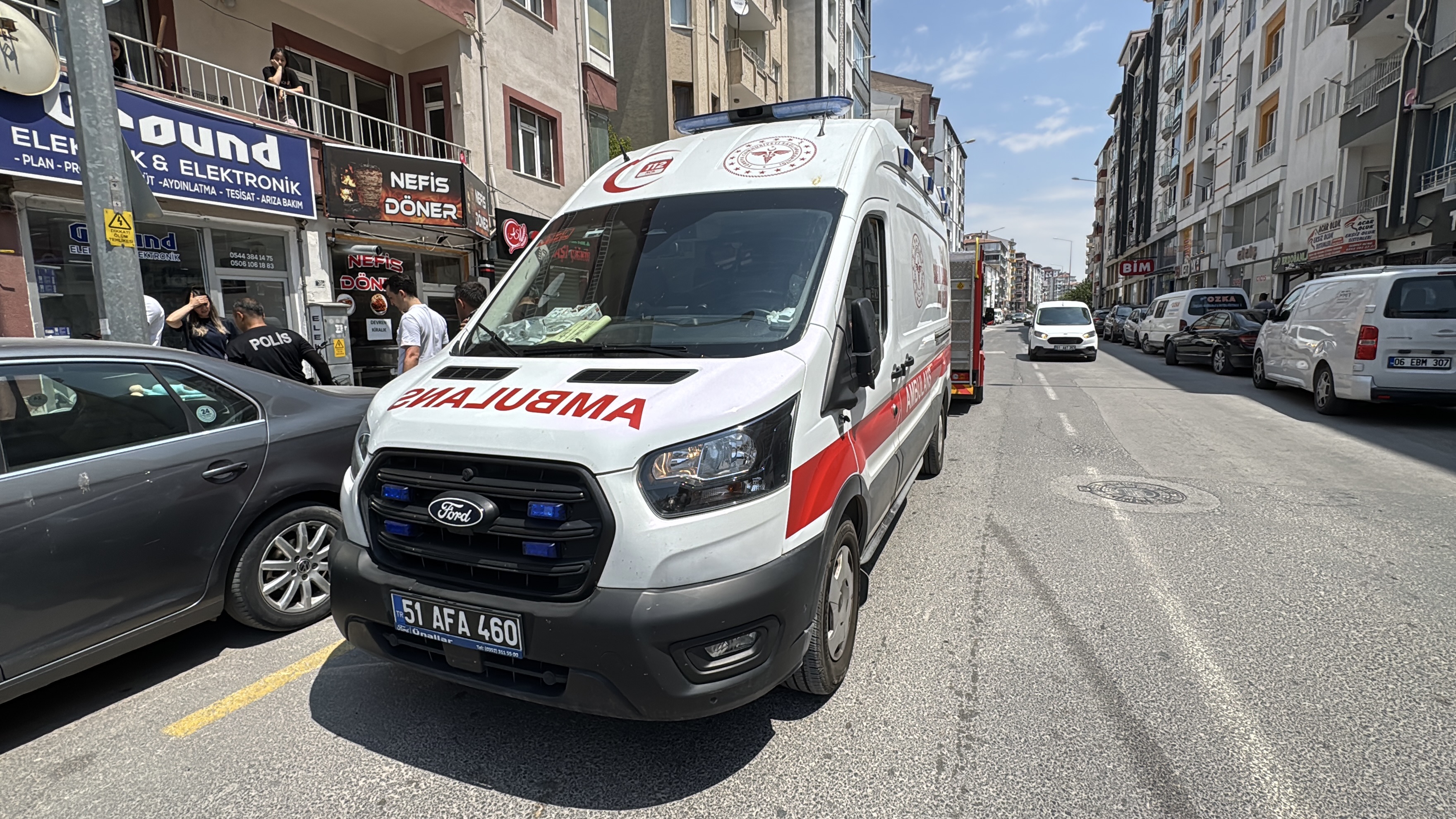 Eski nişanlısını rehin alan kadını polis ikna etti
