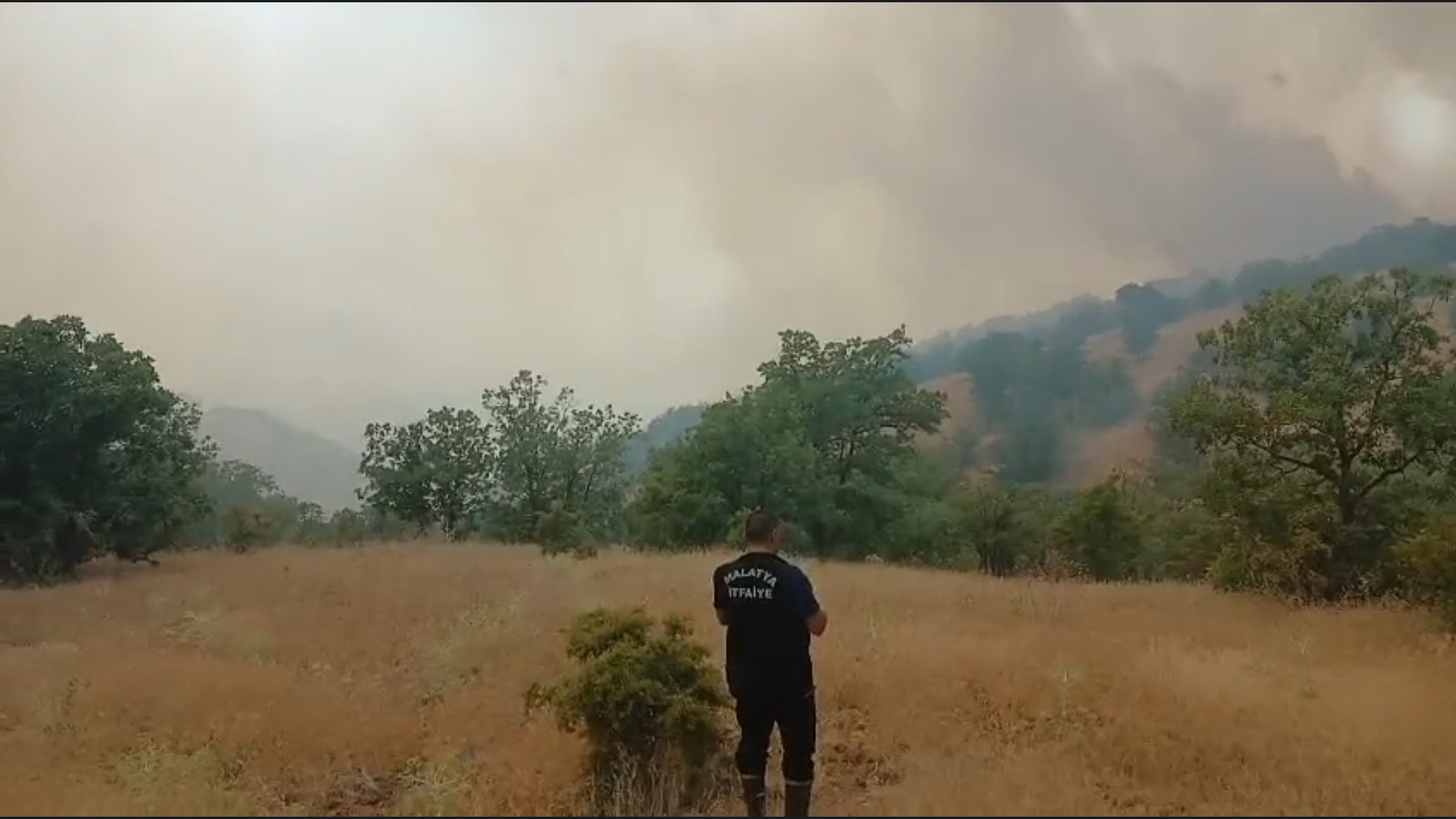 Malatya'da orman yangınına müdahale sürüyor