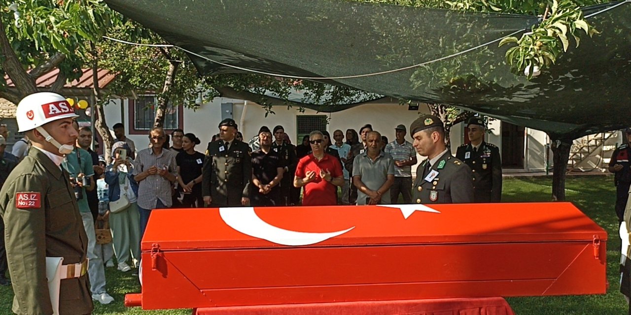 Kalp krizinde ölen emekli asker Sivas'ta toprağa verildi