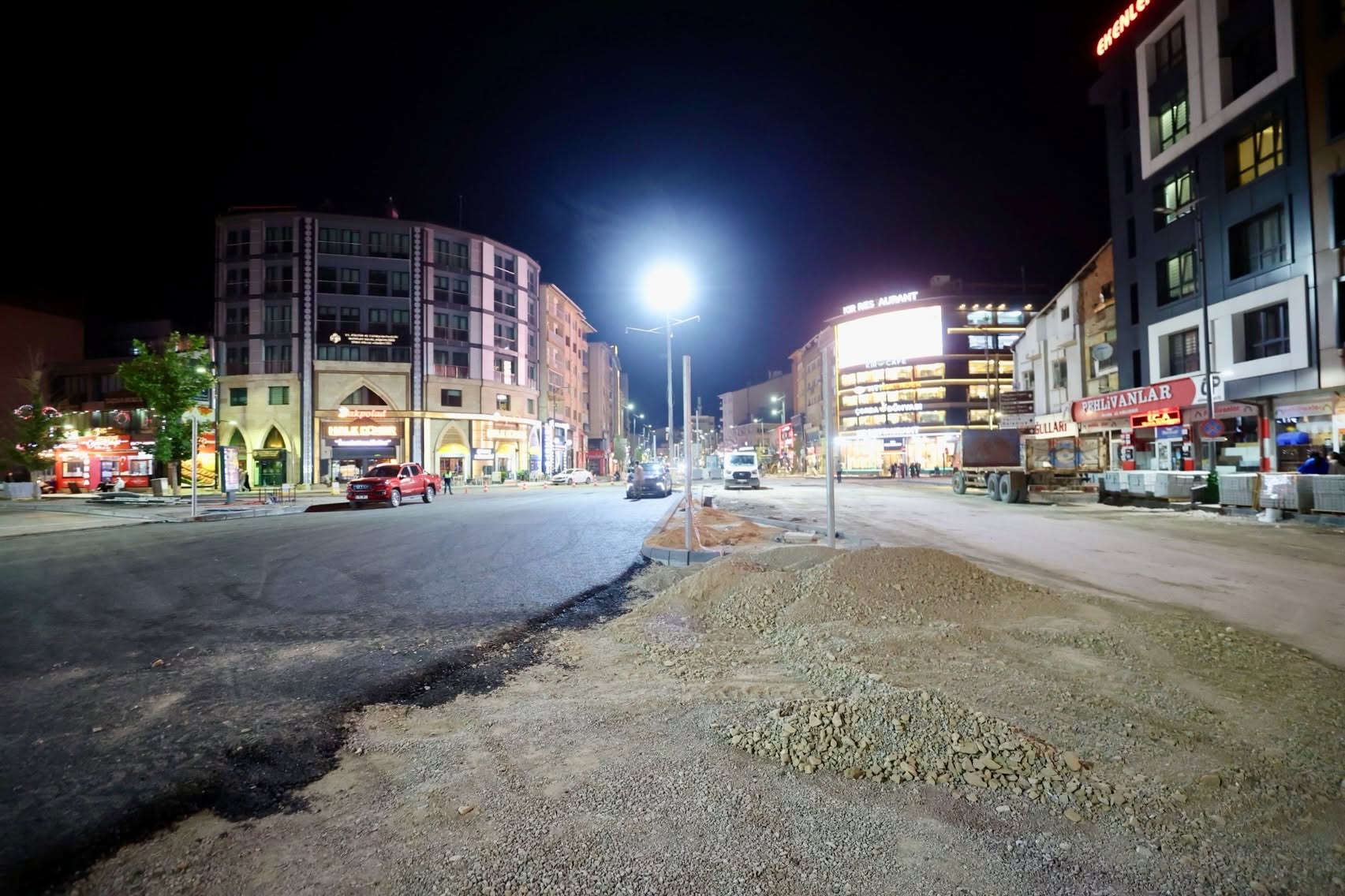 Sivas’ın en işlek caddesinde yoğun mesai