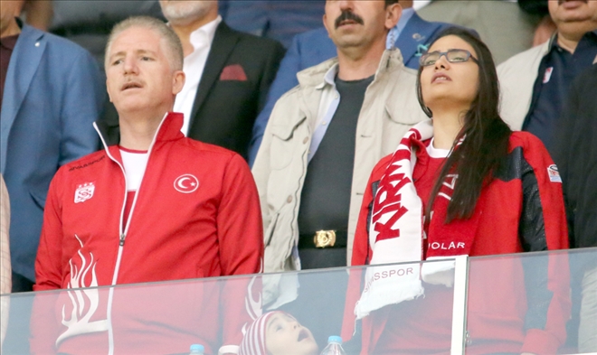 VALİ GÜL: ?SİVASSPOR´U TEBRİK EDİYORUM?