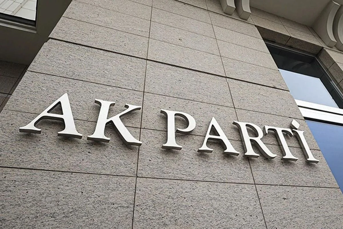 AK Parti'de iki istifa birden