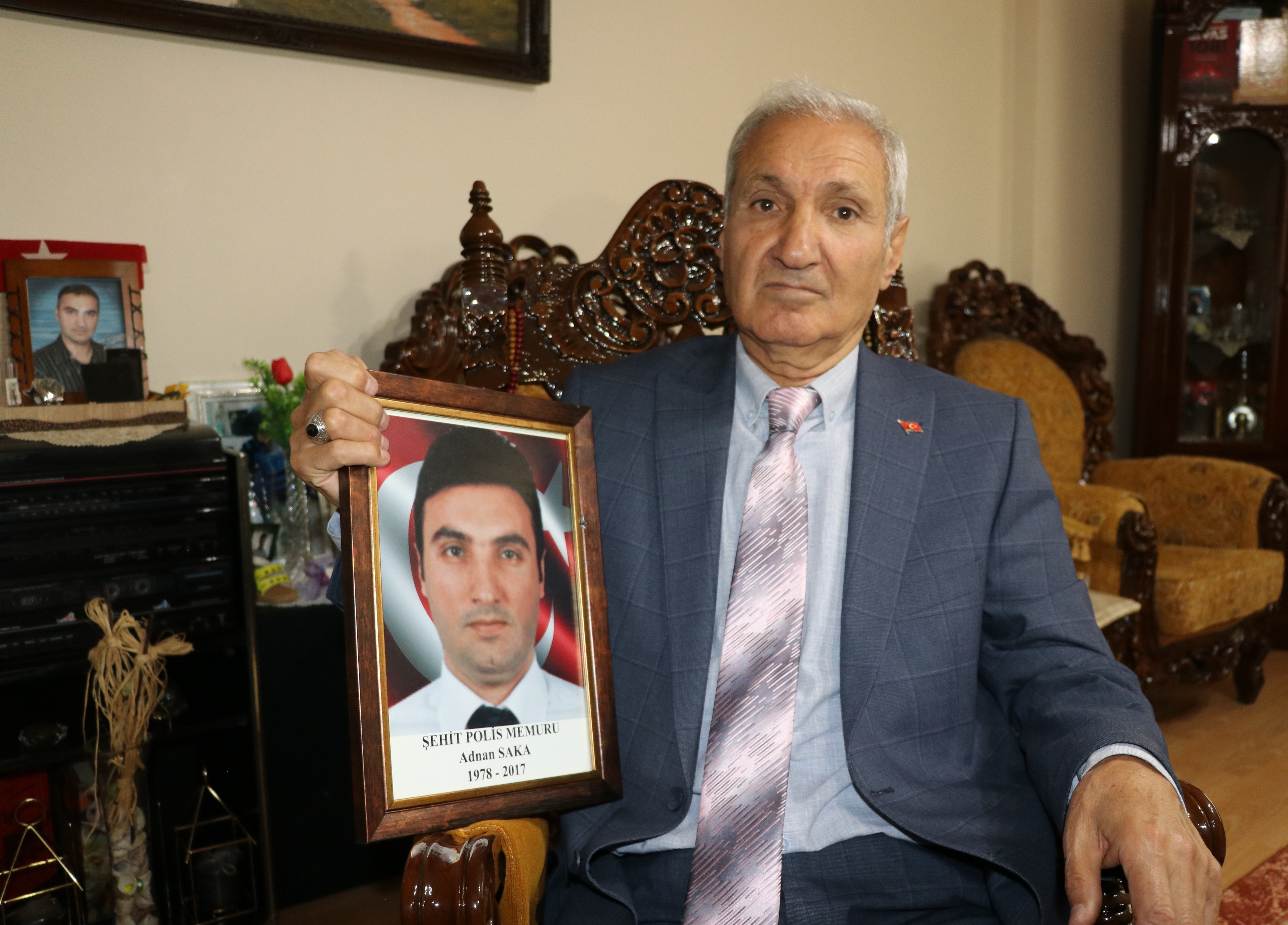 Sivaslı baba şehit oğlunun anısını 14 bin kitapta yaşatacak