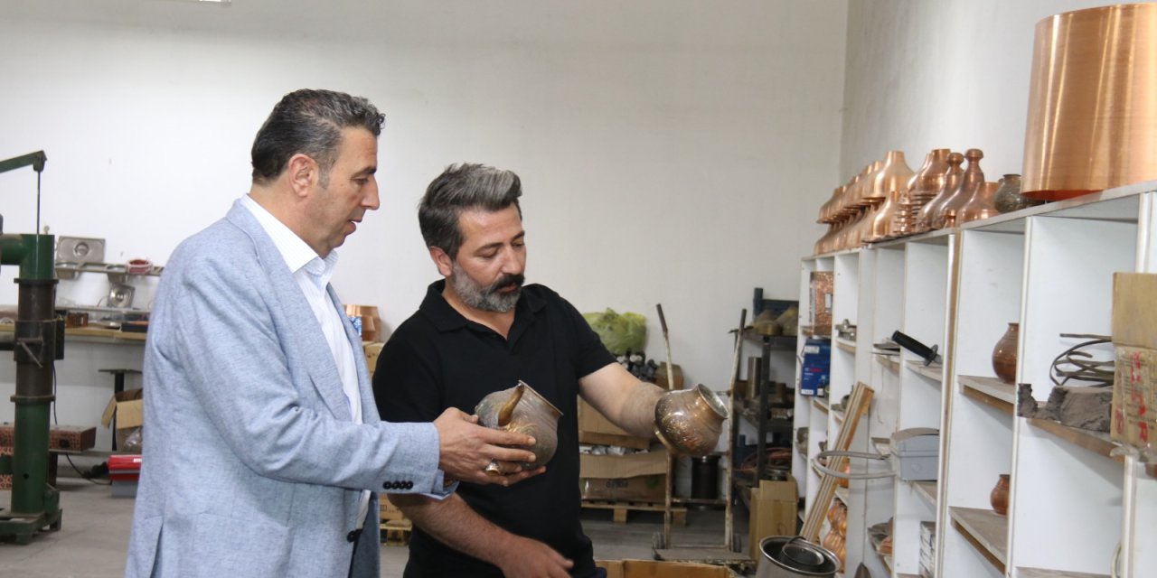 Sivas'ta bakırcılık mesleğini yaşatıyor