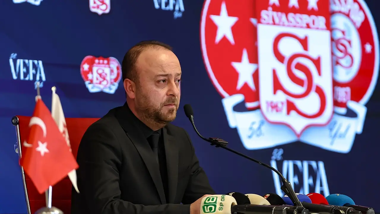 Sivasspor Kongresi Ertelendi, Burak Özçoban Yeniden Adaylığını Açıkladı