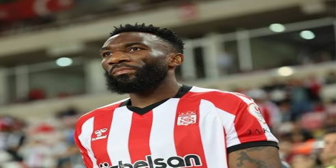 Sivasspor Aaaron ile 2 yıllık sözleşme yeniledi