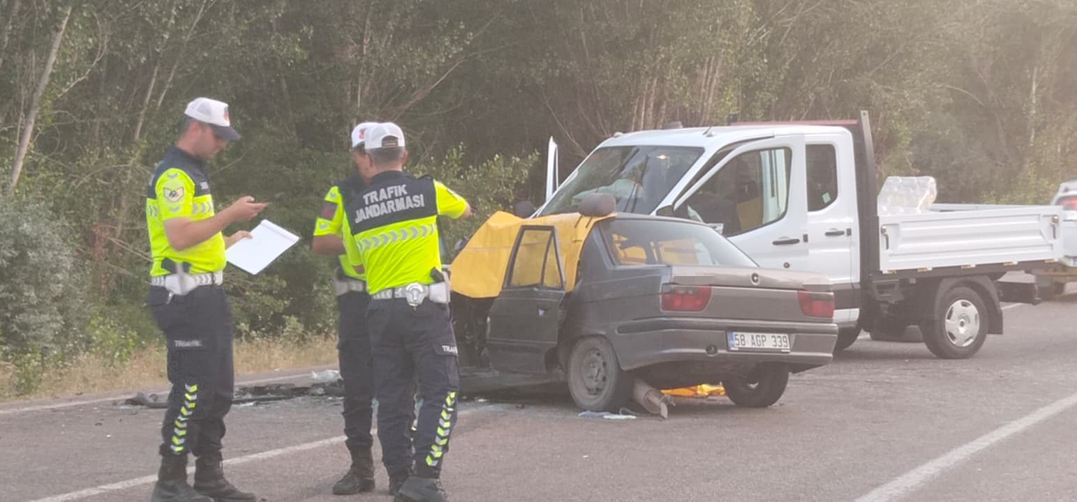 Sivas'ta şerit ihlali faciayla bitti:1 ölü 1 yaralı