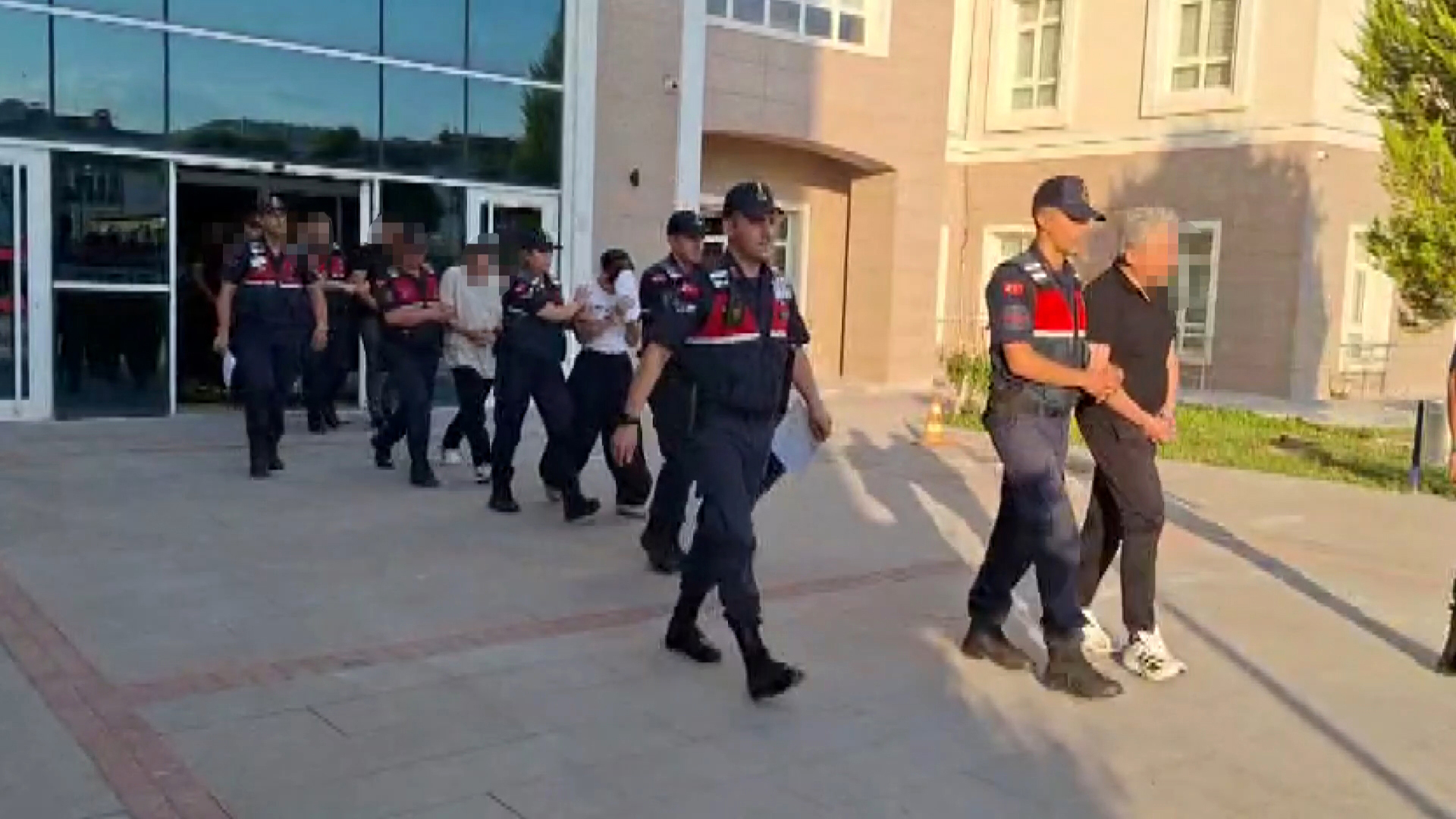 750 milyon liralık yasa dışı bahis ağı çökertildi