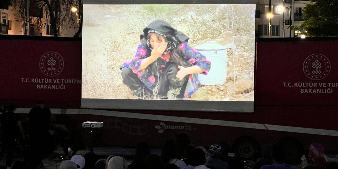 Sivas'ta 'Gezen Sinema Tırı' 15 bin kişiye ulaştı
