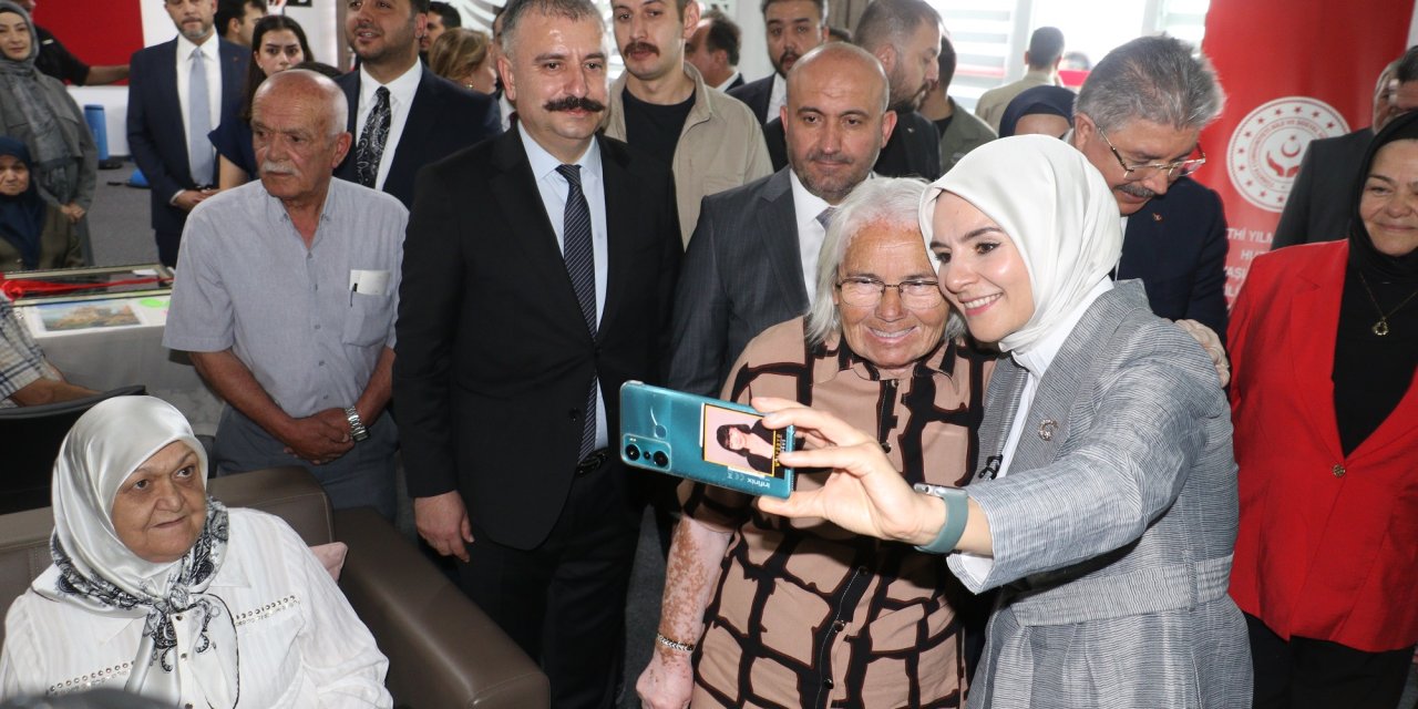 Bakan Göktaş, aktif yaşam merkezini açtı