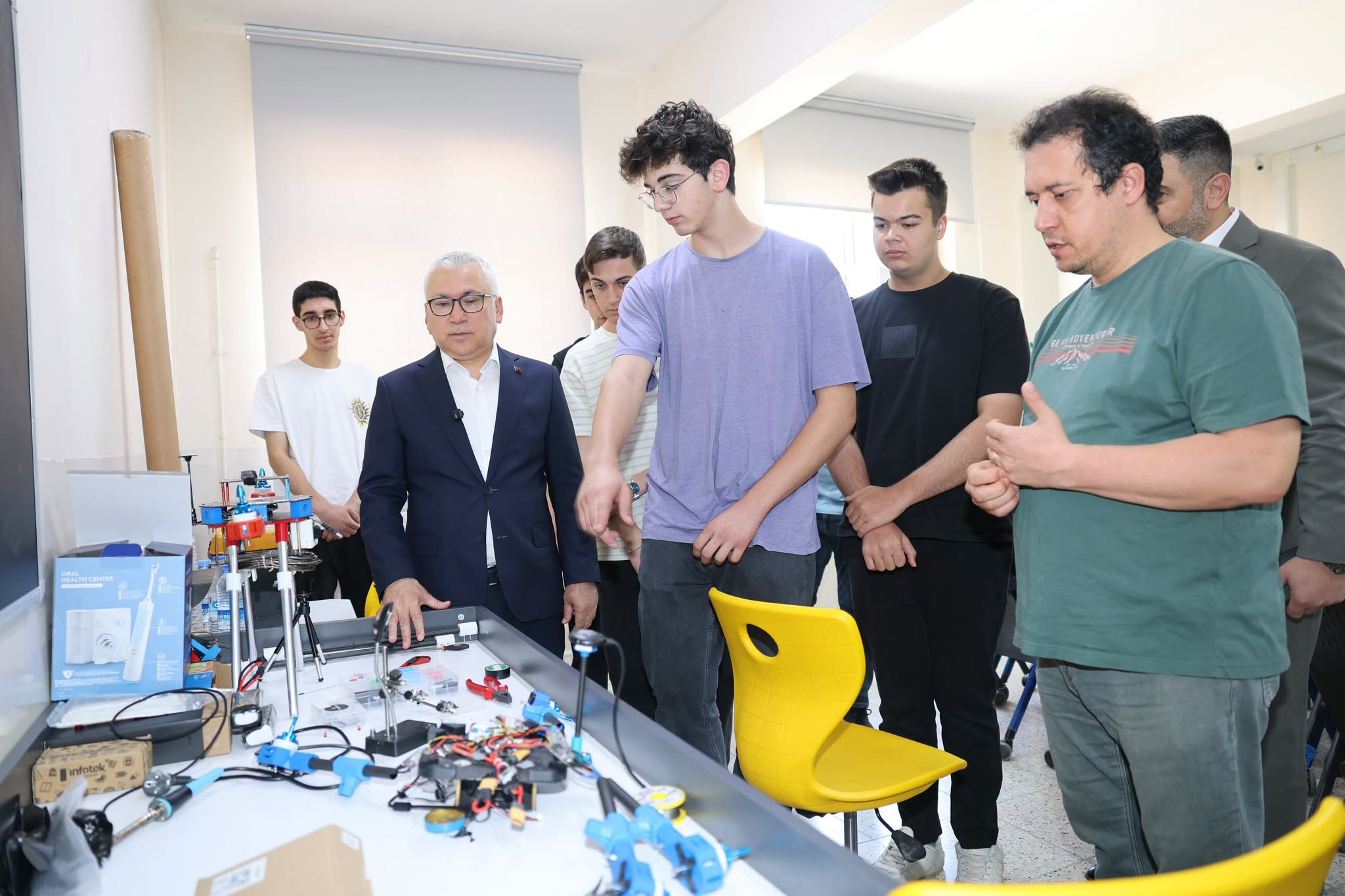 Vali Şimşek geleceğin teknoloji üssünü ziyaret etti