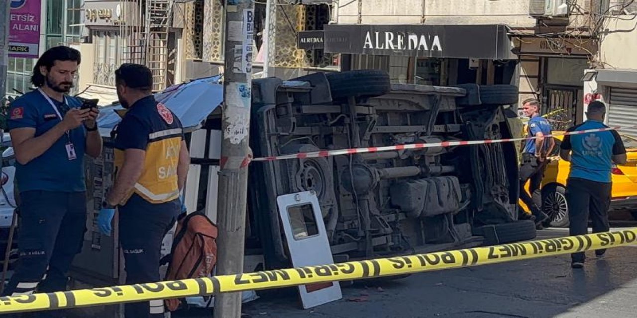 İETT otobüsü ile ambulans çarpıştı: 5 yaralı