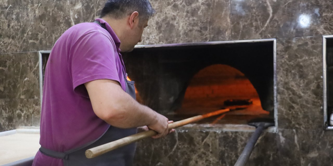 Sivas'ta sıcakta ustaların zorlu mesaisi