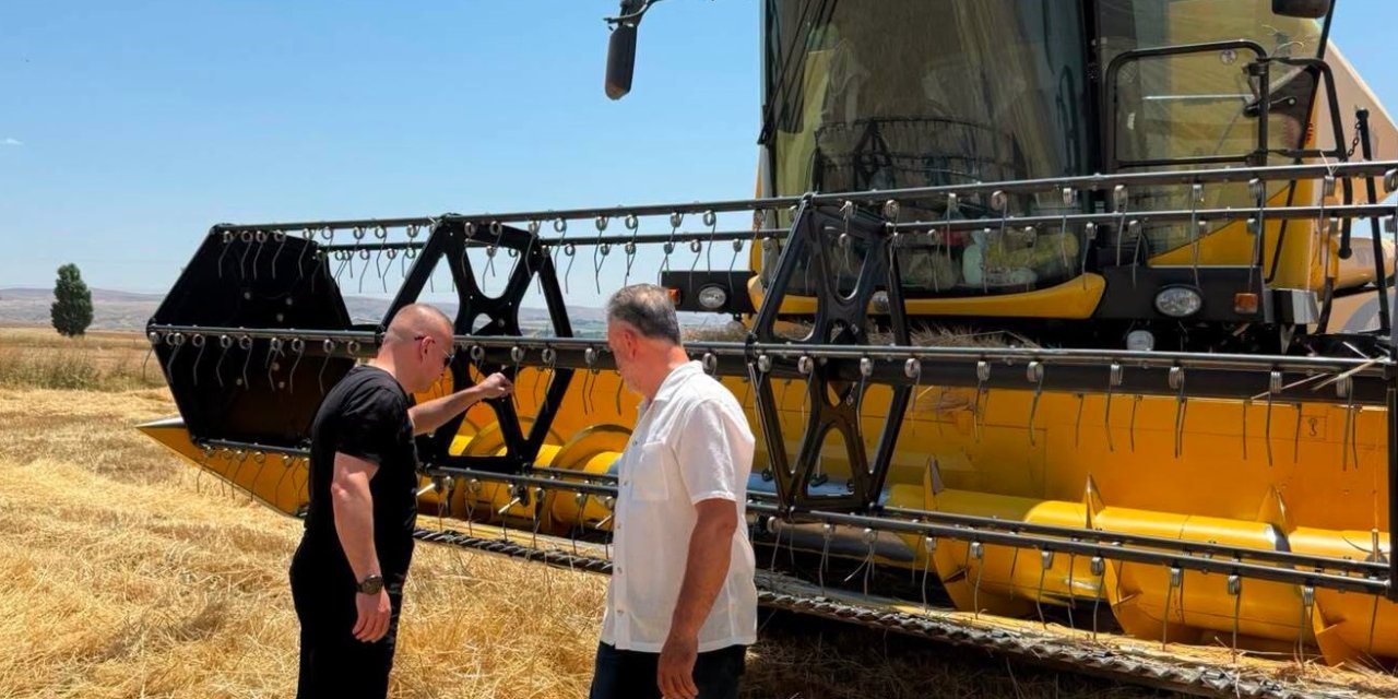 Sivas'ta biçerdöverler tarla girdi, hasat başladı