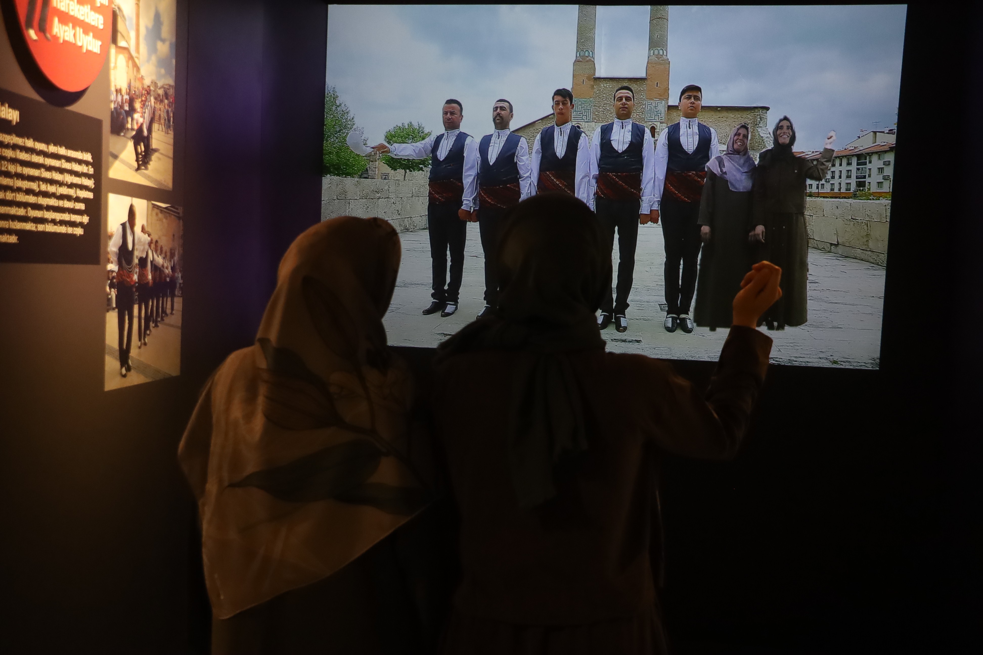 Sivas halayı simülatörü turistlerin gözdesi oldu