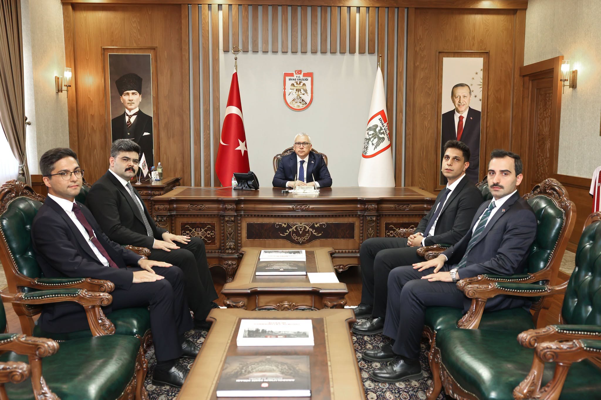 Vali Şimşek yeni kaymakamları ağırladı