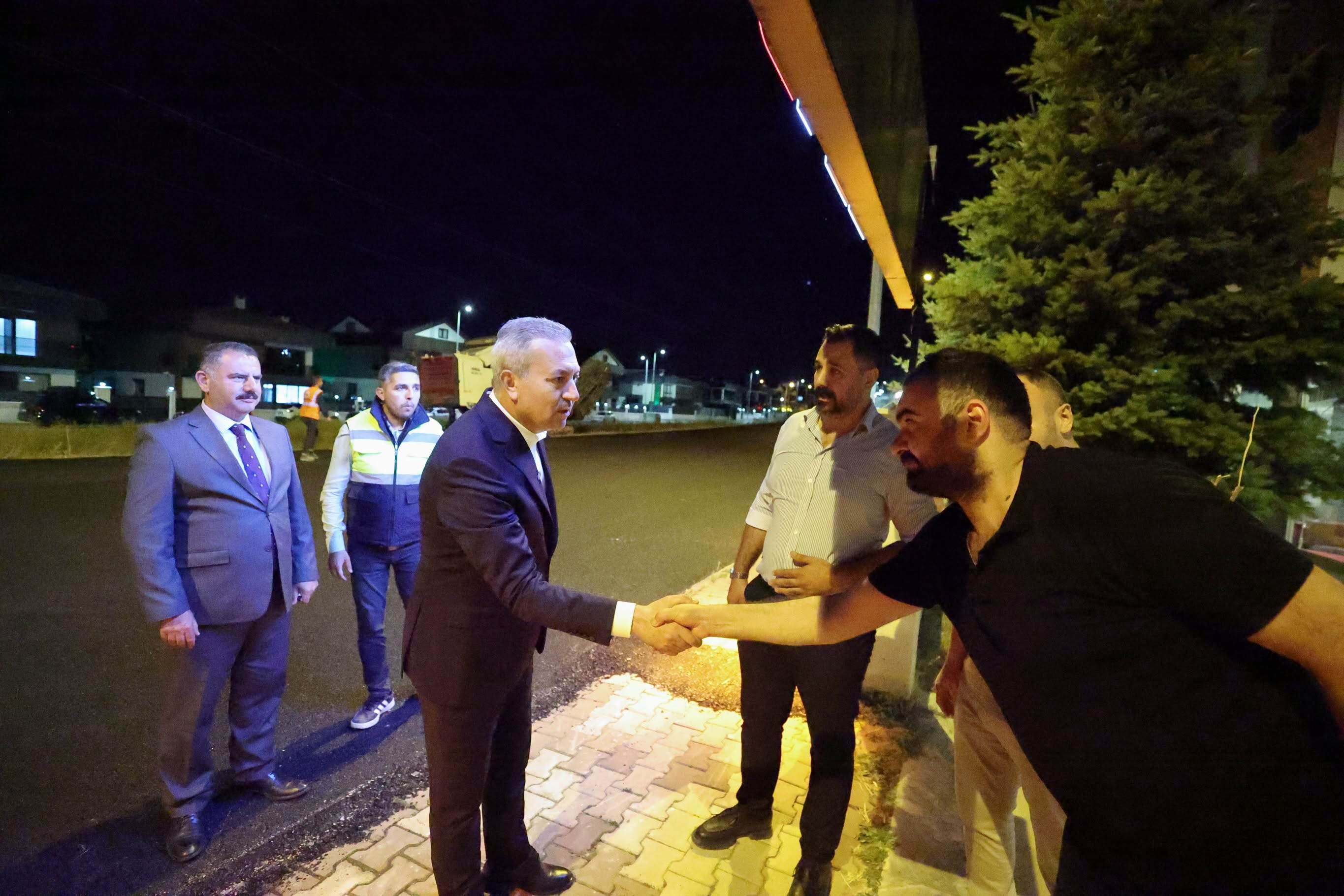 Yol çalışmalarını yerinde takip etti