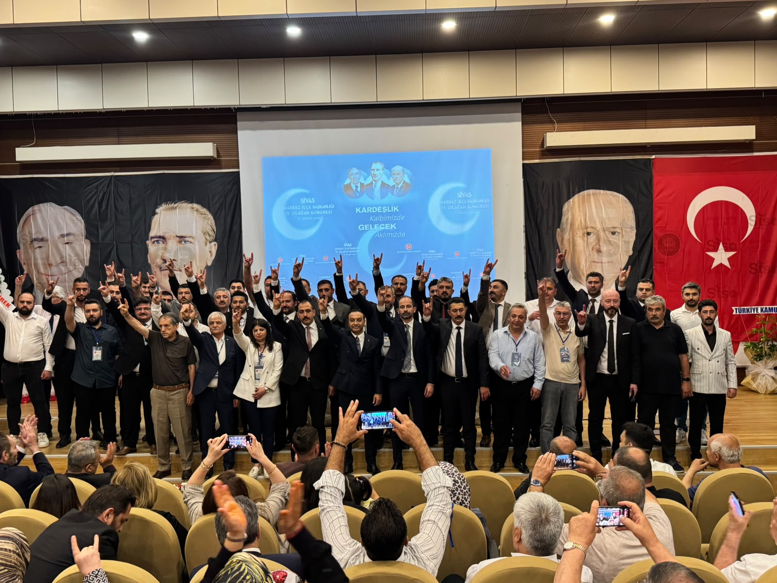 Turan Gazi Yalçındağ yeniden MHP Merkez İlçe Başkanı