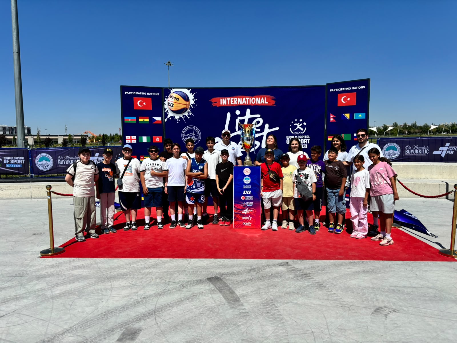 Sivaslı genç basketbolcular dünya yıldızlarını tribünden izledi