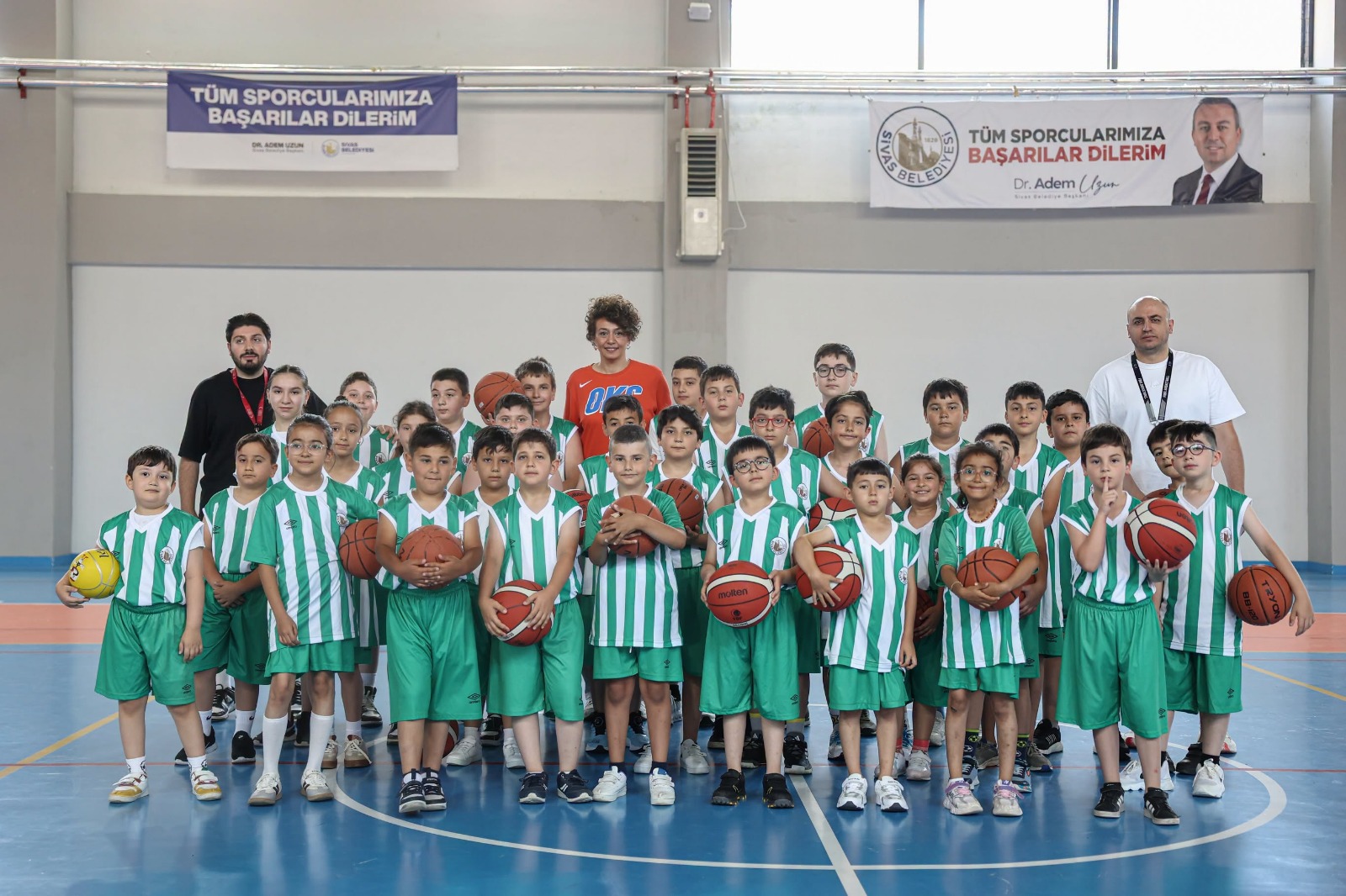 Sivas'ta çocuklar yazı sporla geçiriyor