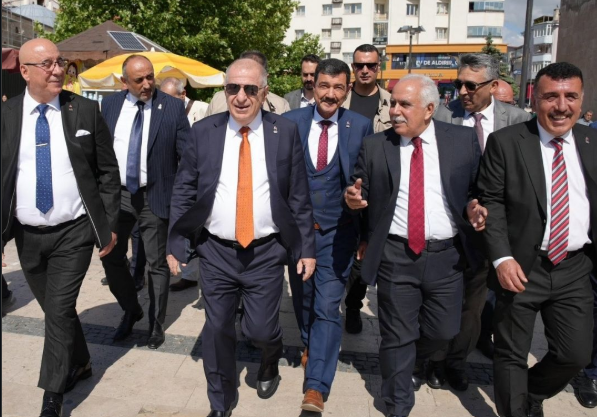 Nevzat yanmaz Zafer Partisi'ne katıldı