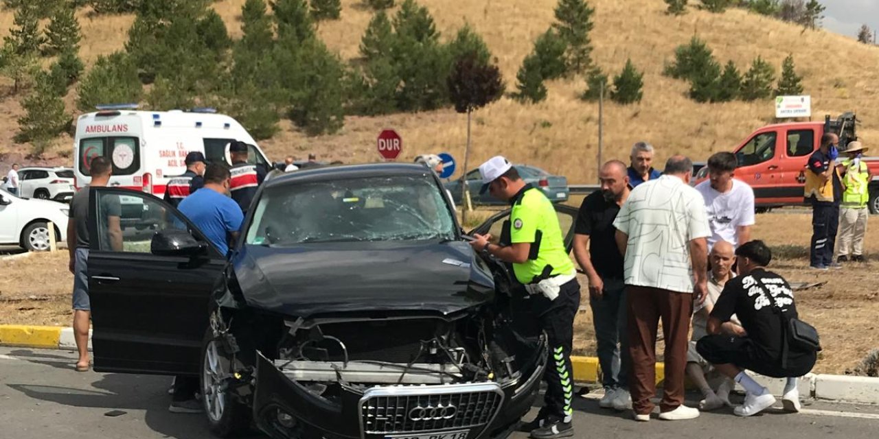 Sivas’ta iki otomobil çarpıştı: 1 ölü, 8 yaralı
