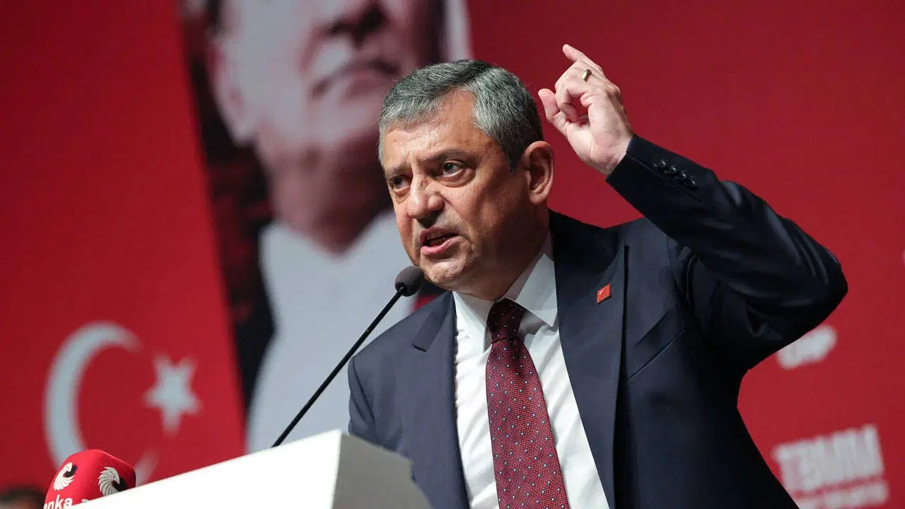 Özgür Özel CHP'den istifa etti, partisinin adını duyurdu