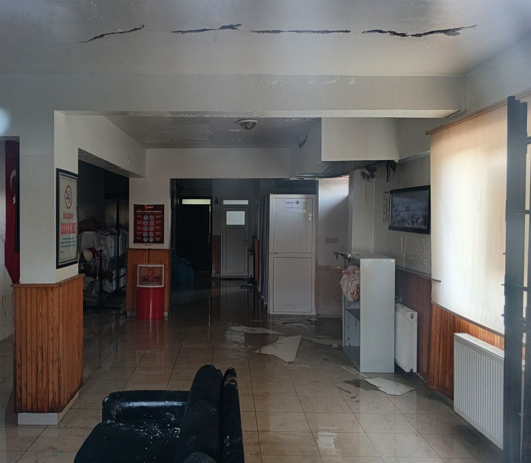 Sivas'ta Kızılay binası çürümeye terk edildi