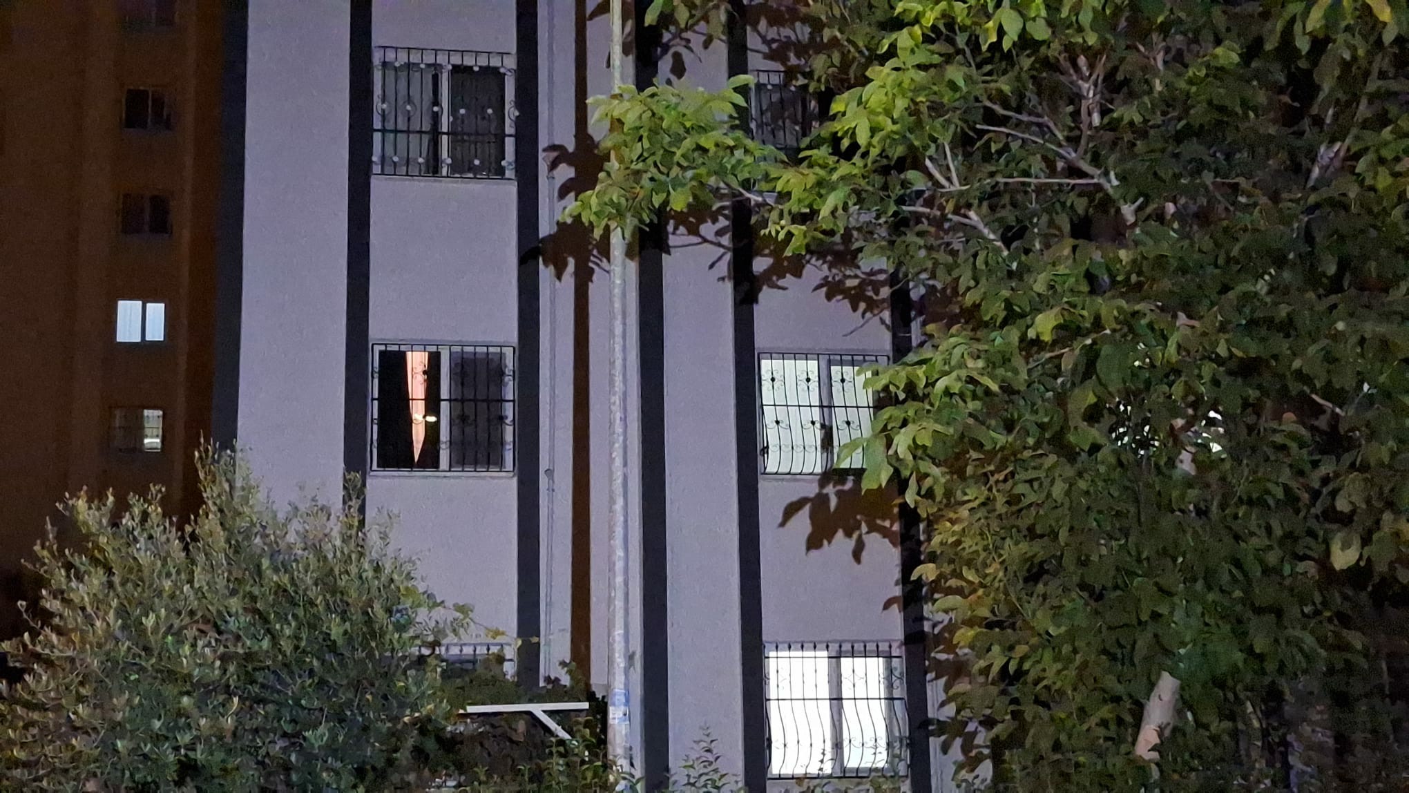 Boşanma aşamasındaki eşini uykusunda öldürdü