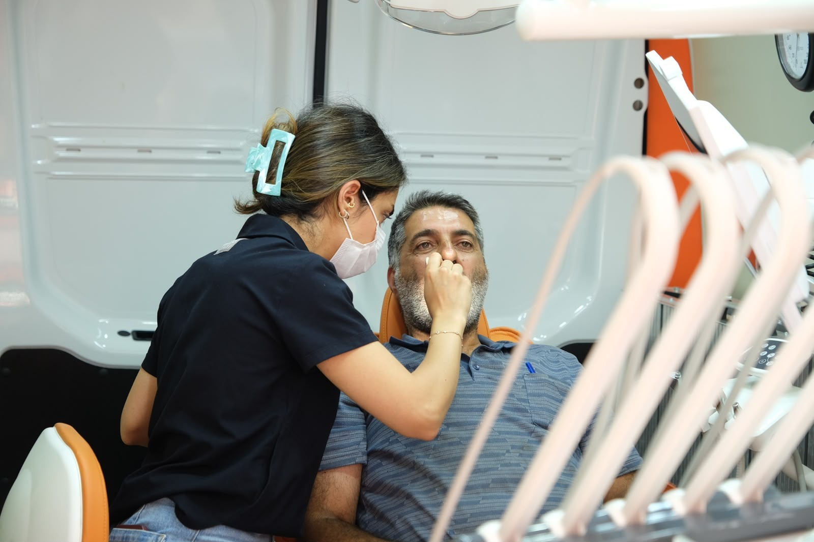SCÜ'nün mobil diş kliniği köy köy hizmet verecek