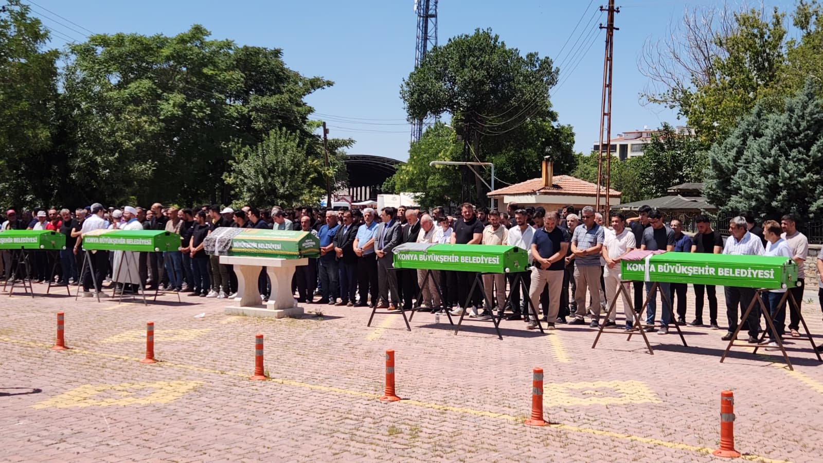 Aynı aileden 5 kişi toprağa verildi