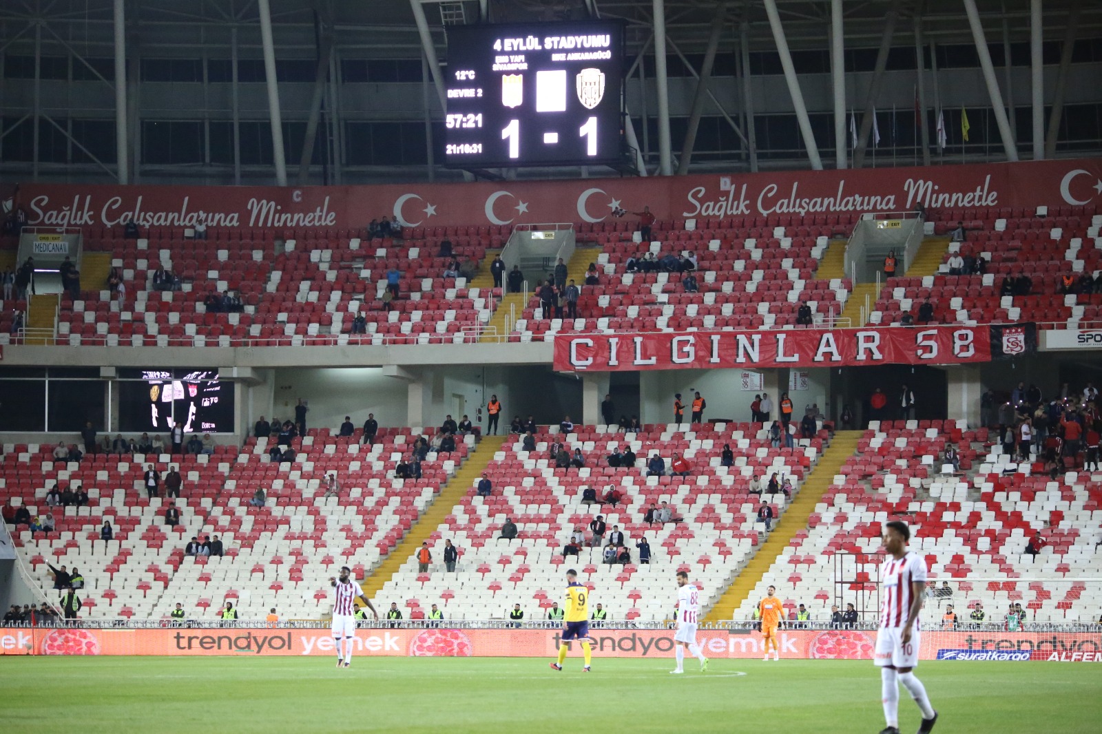 Sivasspor taraftarından kombinelere ilgi yok