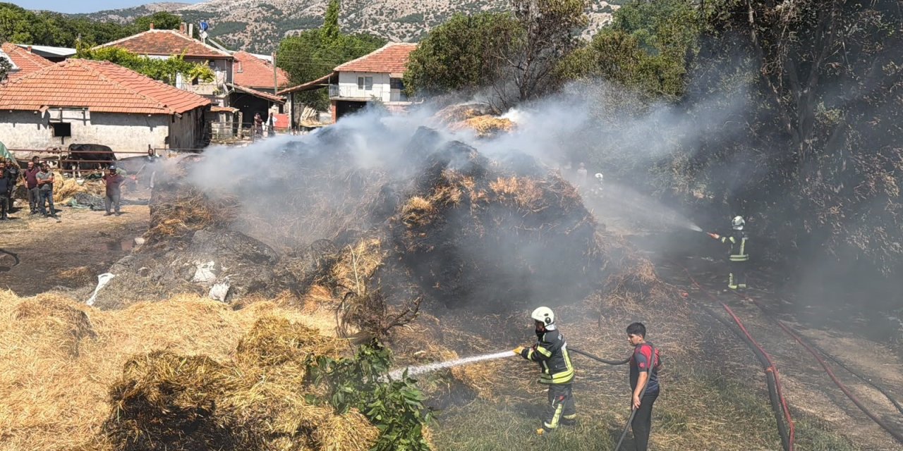 50 ton balya saman yangında kül oldu