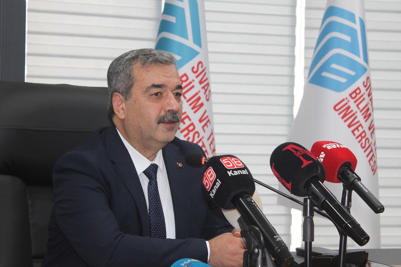 Rektör Kul: "Geleceğin teknolojilerini üreten bir üniversite inşa ediyoruz"