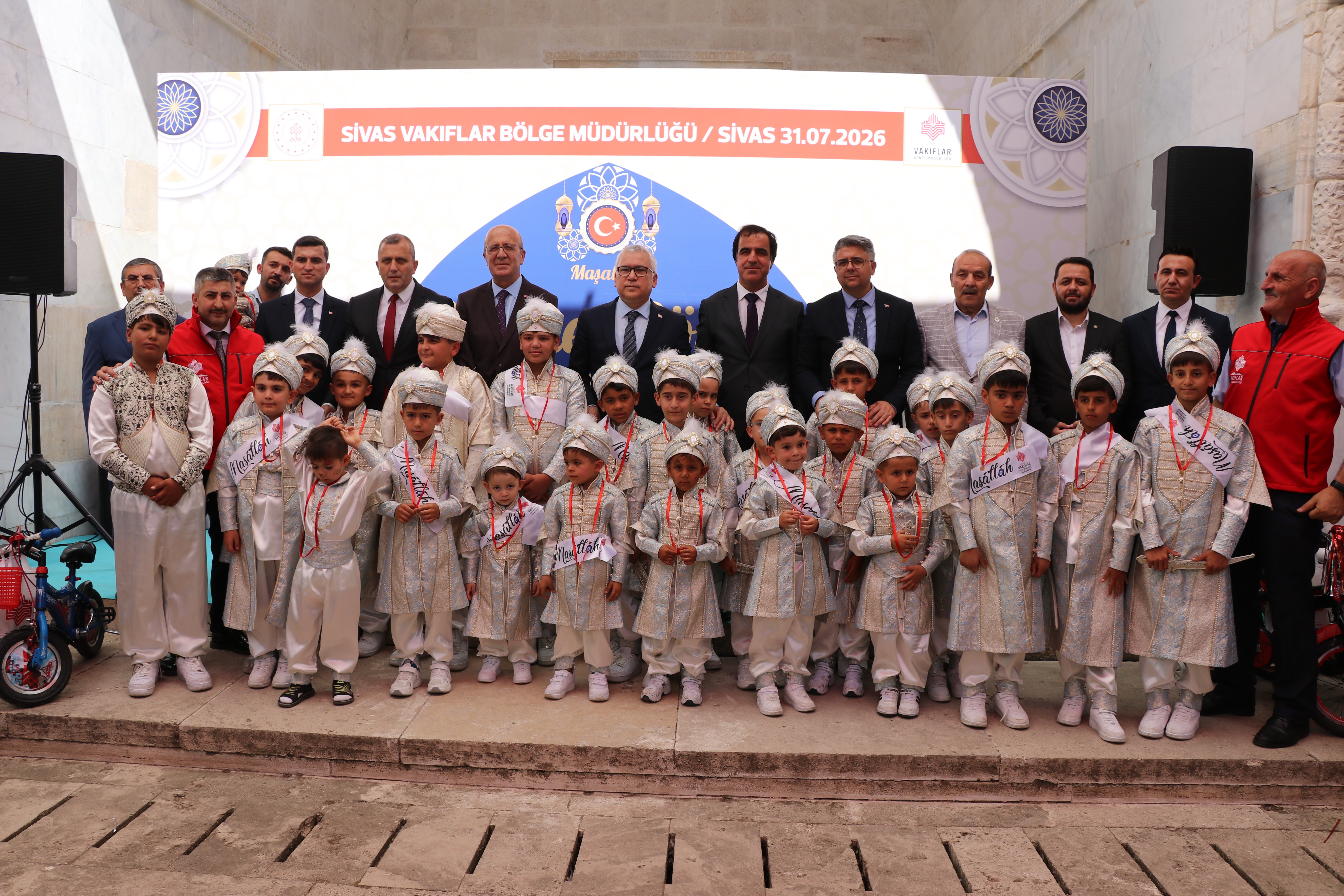 Sivas'ta 530 yıllık vakıf geleneğiyle 30 çocuğa sünnet şöleni