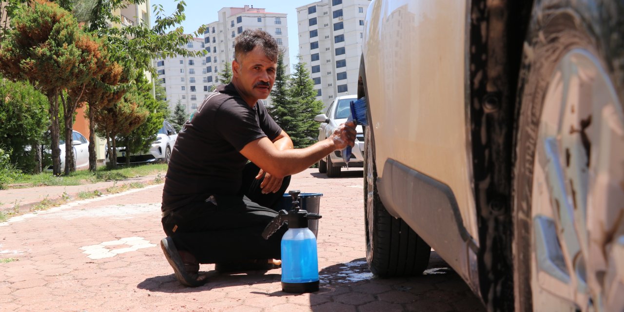 Sivaslı girişimciden mobil oto yıkama hizmeti