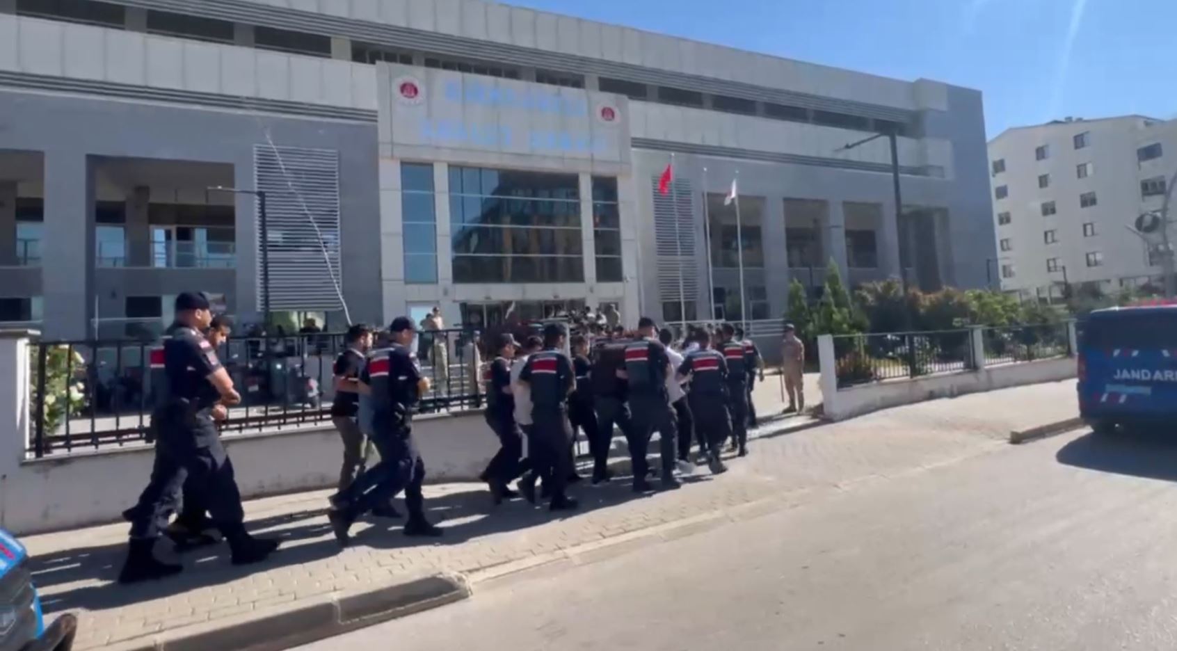 31 ilde göçmen kaçakçılığı operasyon; 21 tutuklama