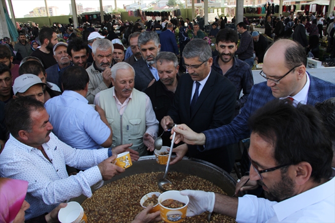 KARDEŞLİK İÇİN AŞURE İKRAMI