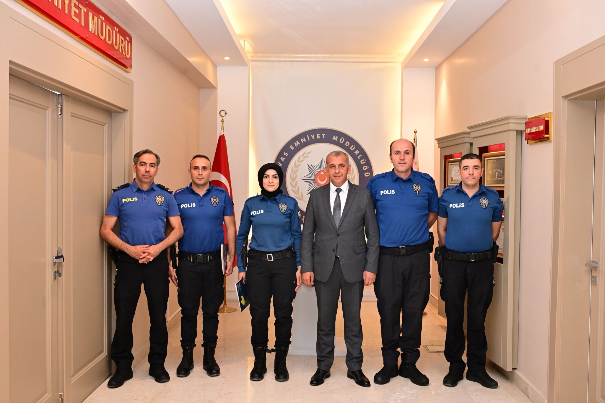 Sivas Emniyeti'nde ayın personeli ödüllendirildi