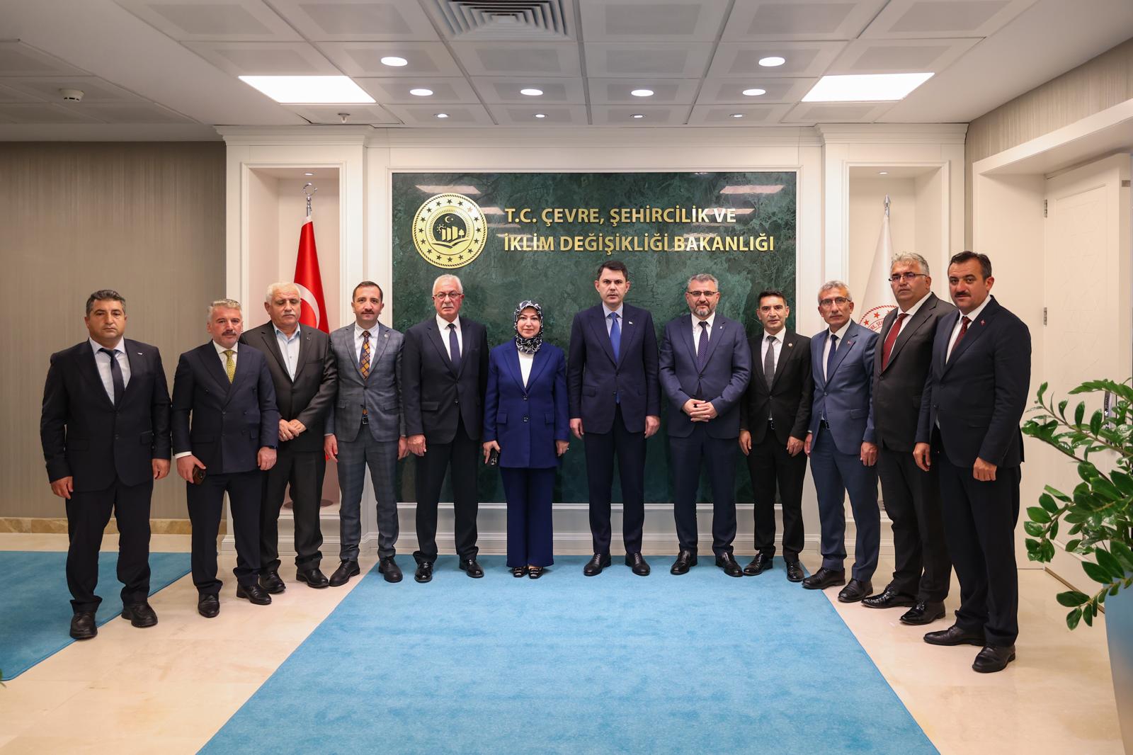 Sivas heyeti bakan Murat Kurum ile bir araya geldi