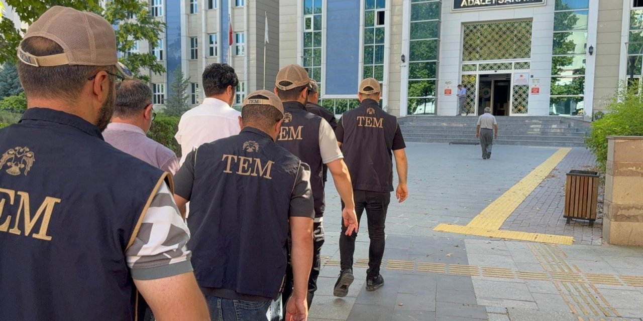 FETÖ operasyonunda 8 gözaltı