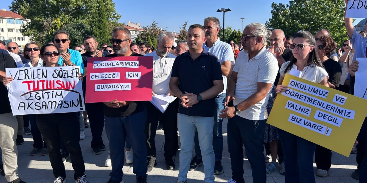 Sivas'ta Vakıf Okulları’nda kriz büyüyor: Öğretmenler ve veliler meydana çıktı