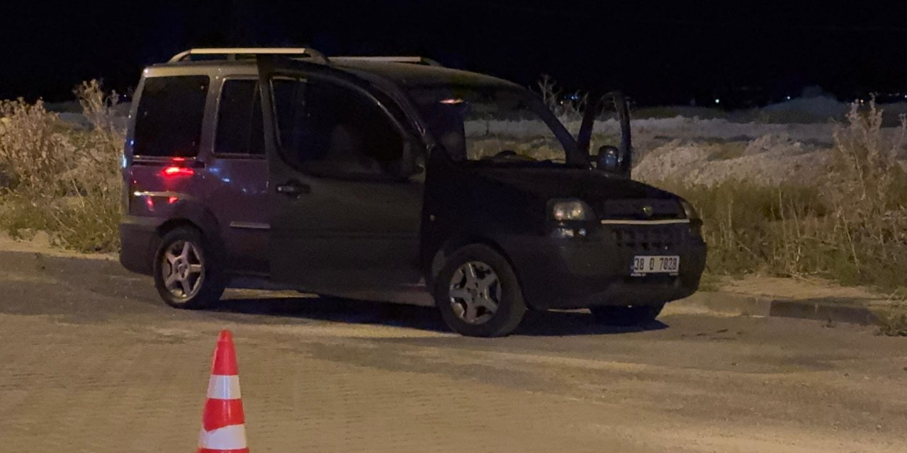 Park halindeki hafif ticari araçta ölü bulundu