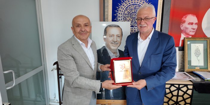 Sivas 4 Eylül Gazeteciler Cemiyeti’nden Başkan Öztürk’e teşekkür plaketi