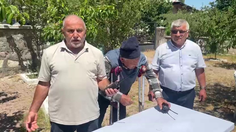 Sivas'ta iletişim çilesi! Köylüler yıllardır telsiz kullanıyor