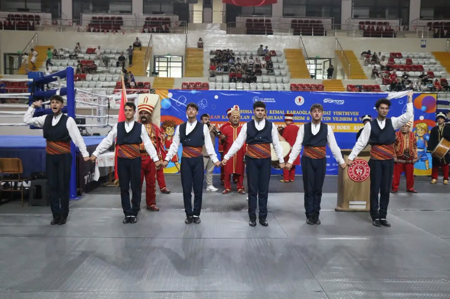 Genç boksörlerden Sivas’ta renkli açılış seremonisi