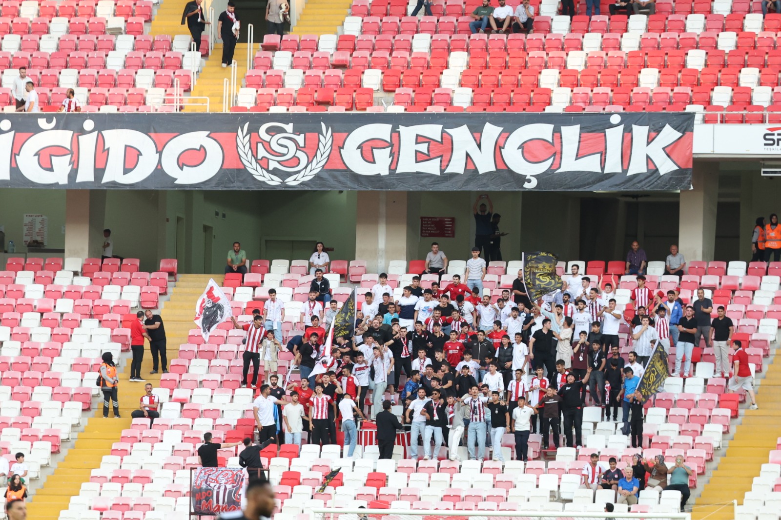 Sivasspor tribünlerinde beklenen doluluk oluşmadı