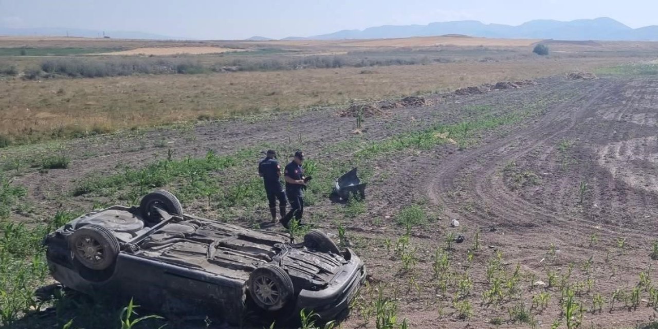 Takla atan otomobilde 2 kişi öldü